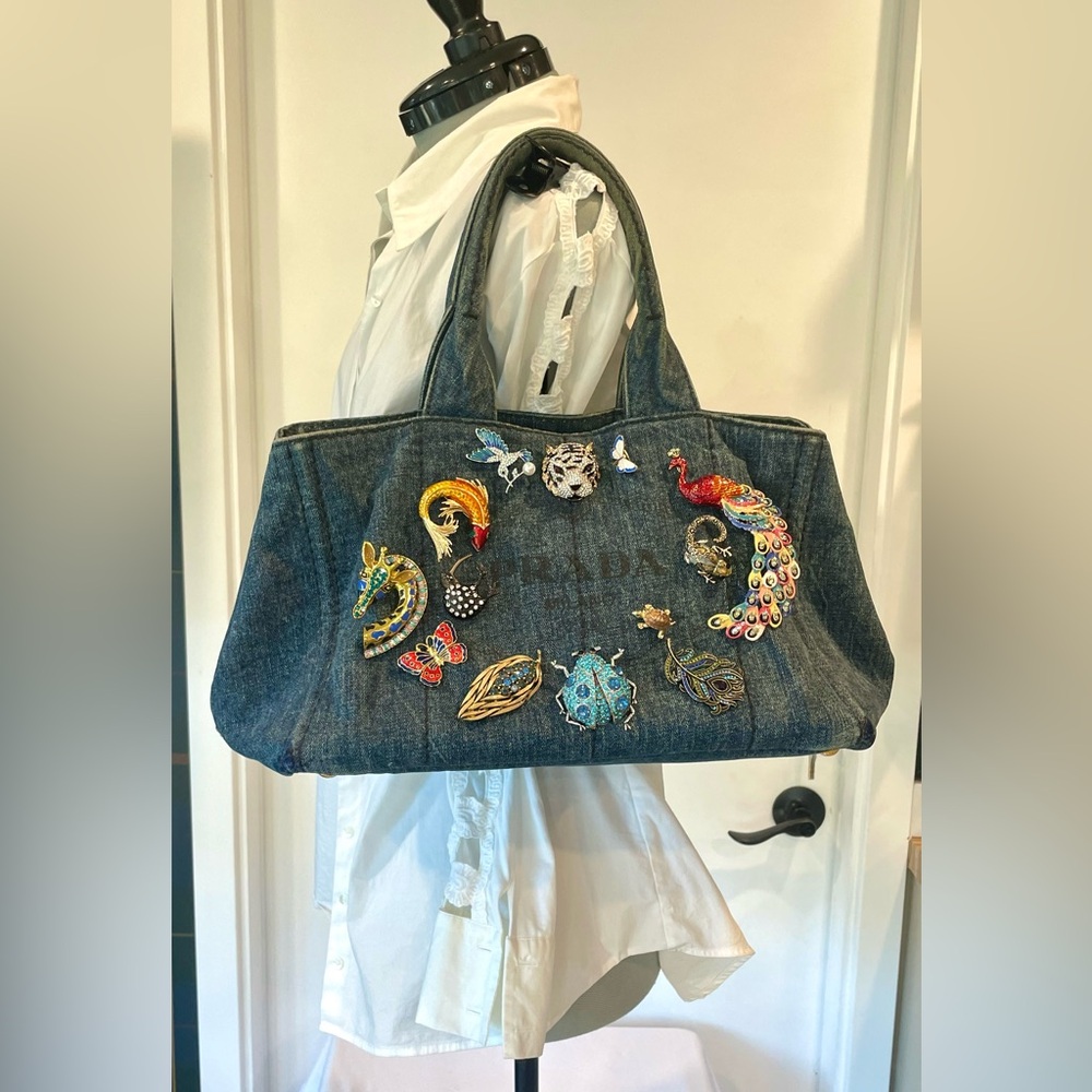 Prada Denim Canapa pre-owned tote embellished w/13 exotic animal brooches, L - Picture 6 of 16